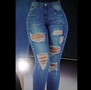 Ripped jeans with pearls